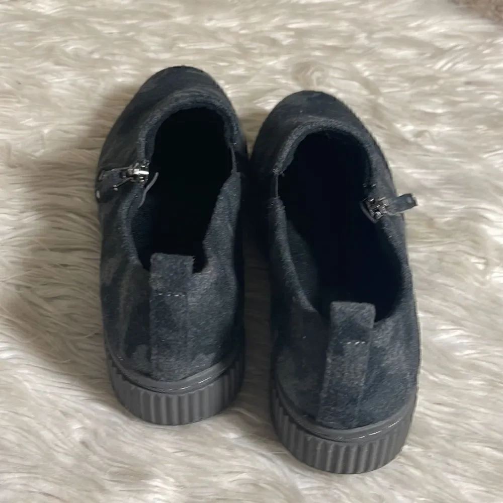 Soul Naturalizer Sneakers Womens size 8.5 W Turner slip on faux fur camo Winter‎